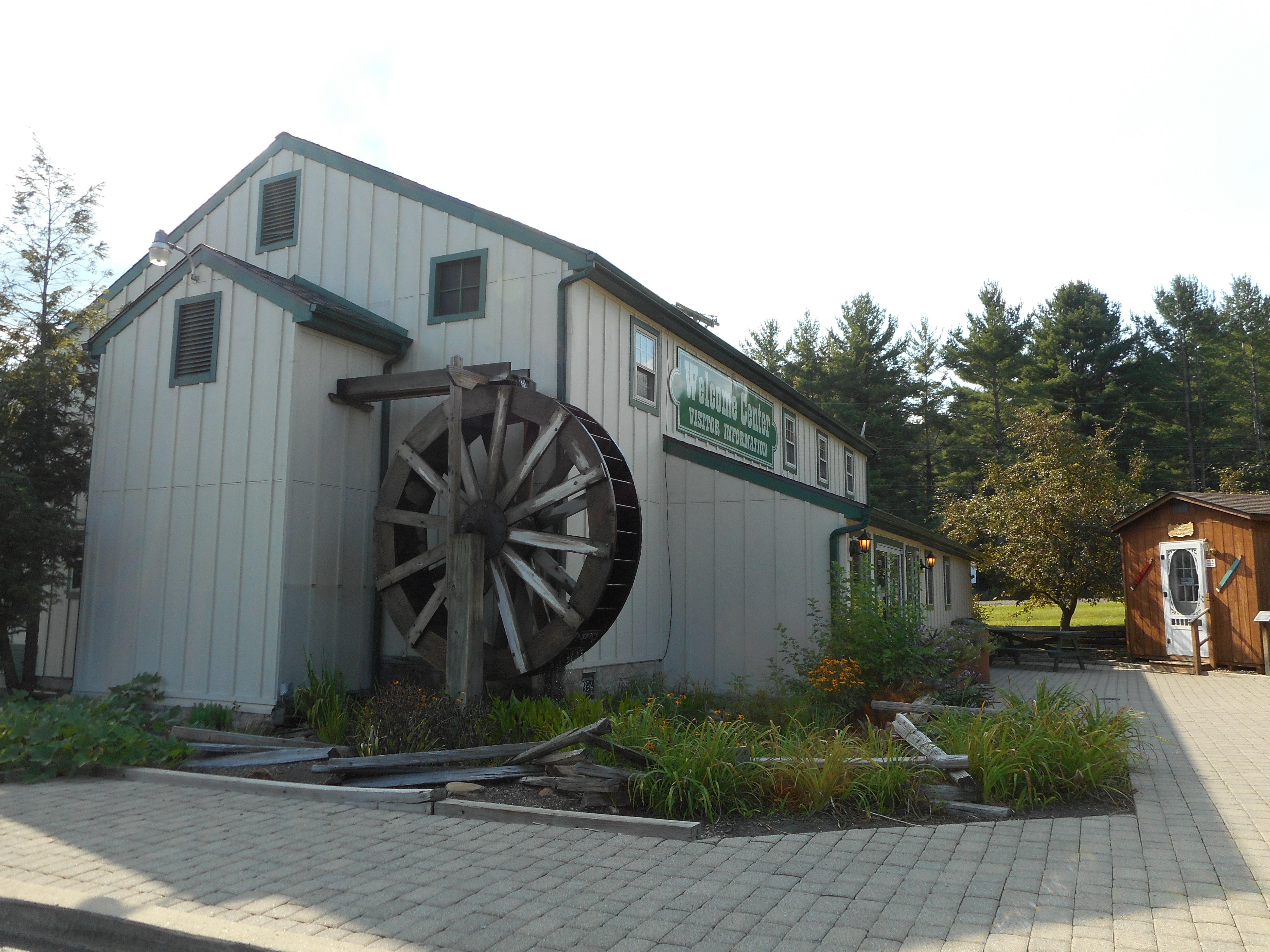 Holiday Inn Express Hocking Hills-Logan By Ihg Exterior photo