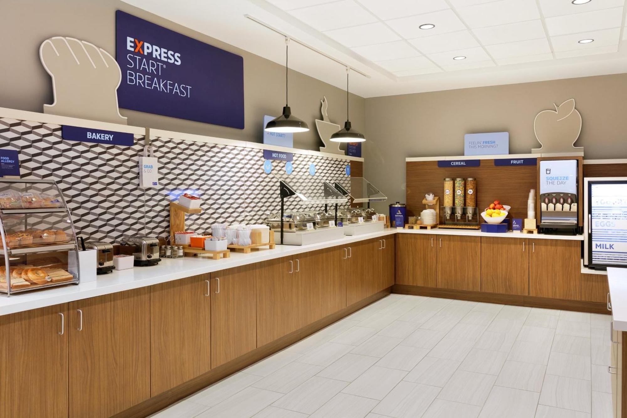 Holiday Inn Express Hocking Hills-Logan By Ihg Exterior photo