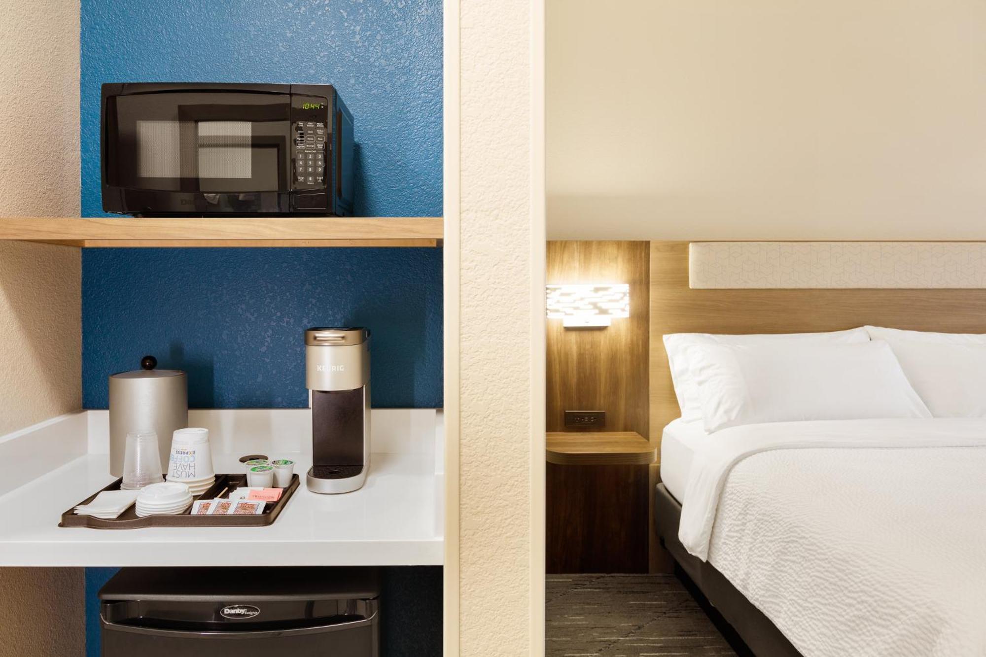 Holiday Inn Express Hocking Hills-Logan By Ihg Exterior photo