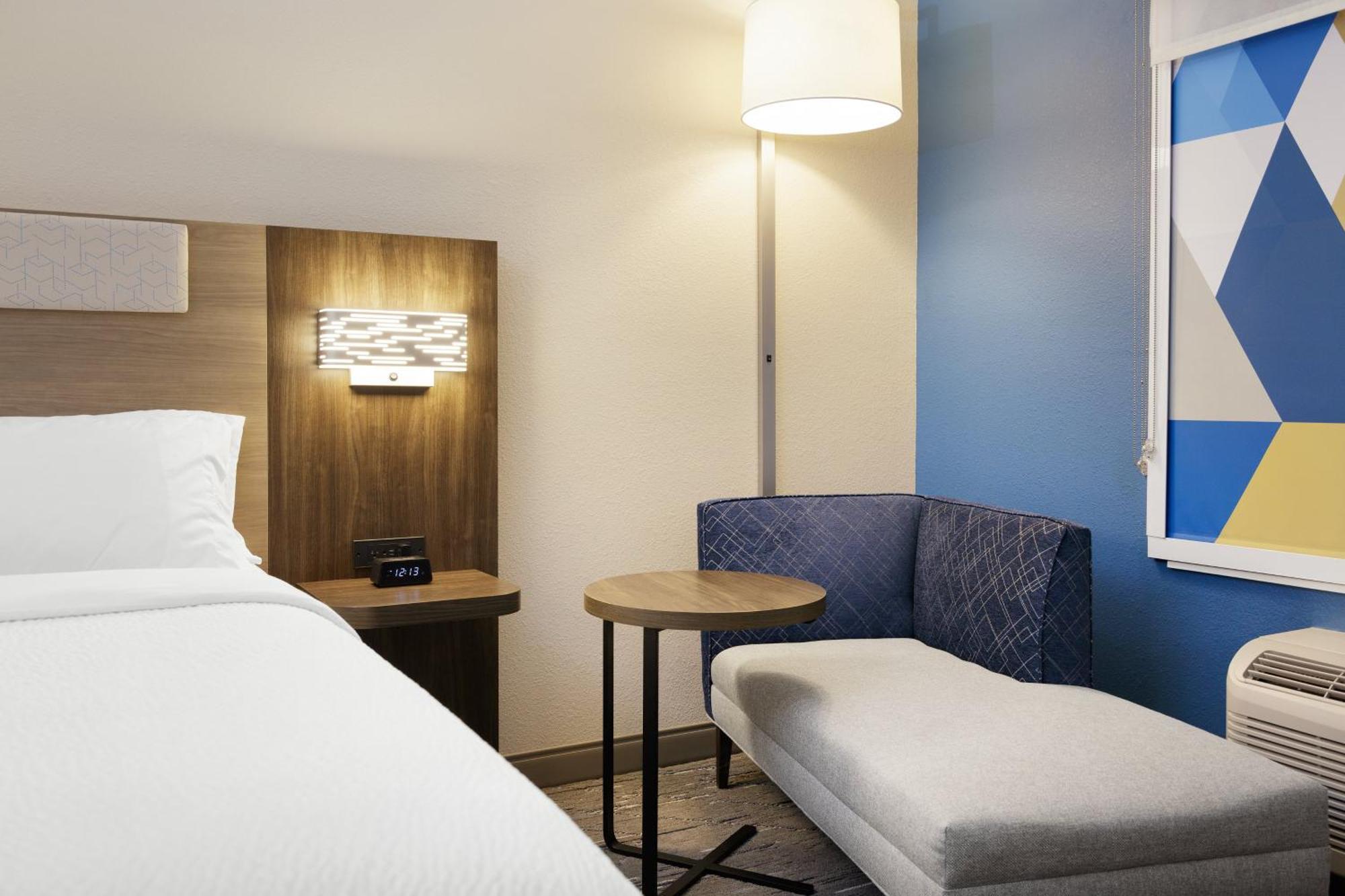 Holiday Inn Express Hocking Hills-Logan By Ihg Exterior photo