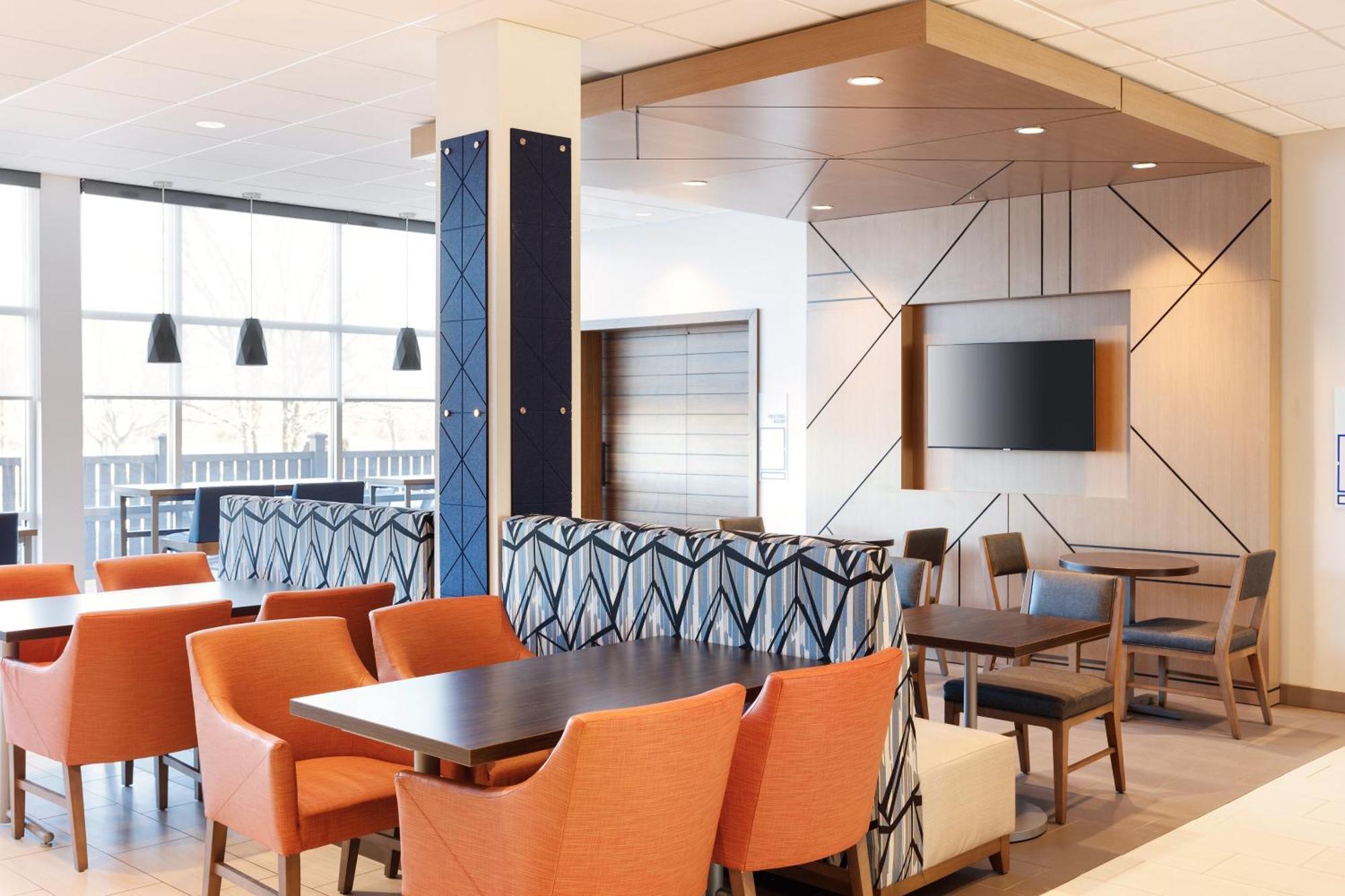 Holiday Inn Express Hocking Hills-Logan By Ihg Exterior photo