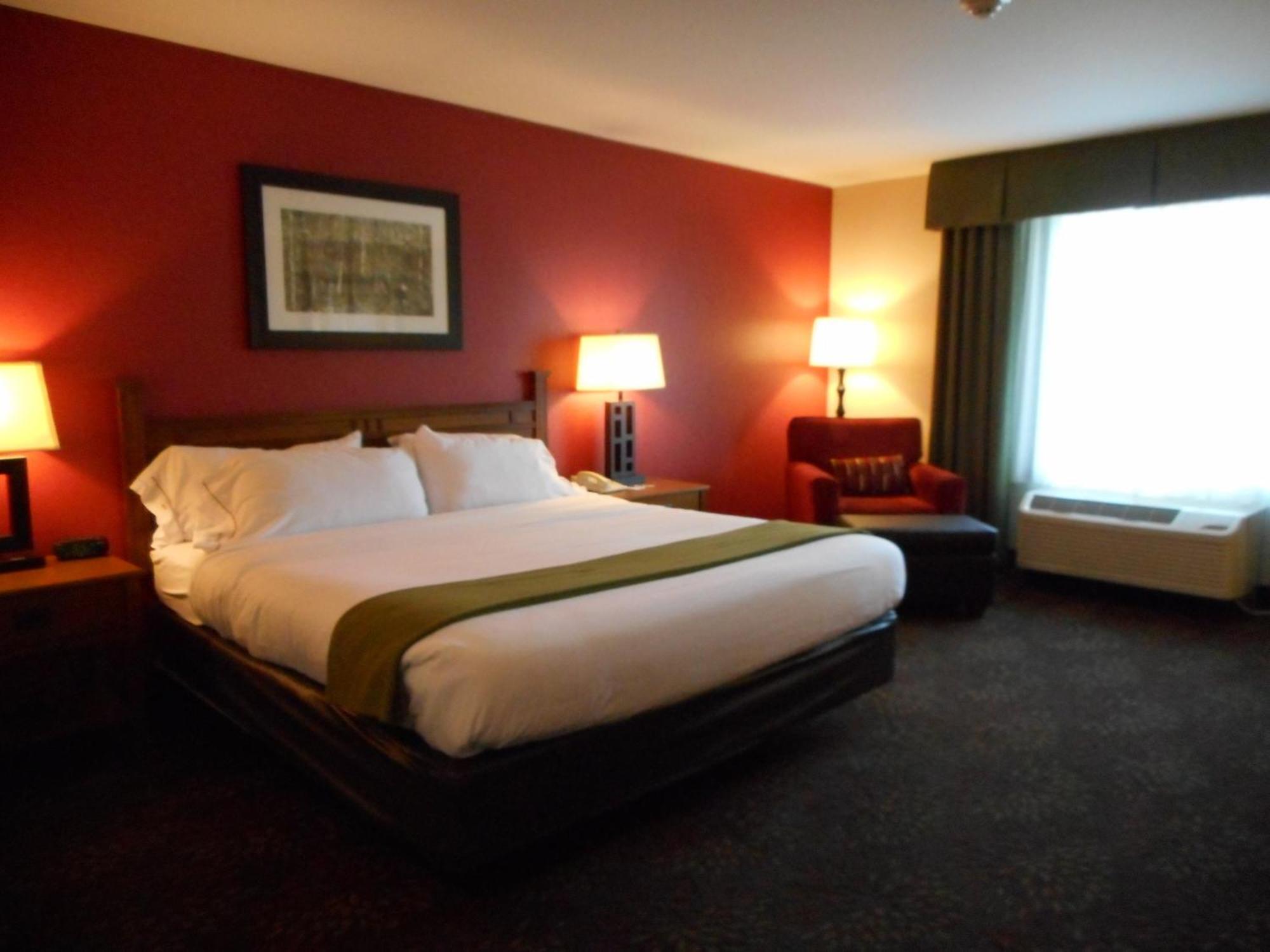 Holiday Inn Express Hocking Hills-Logan By Ihg Exterior photo