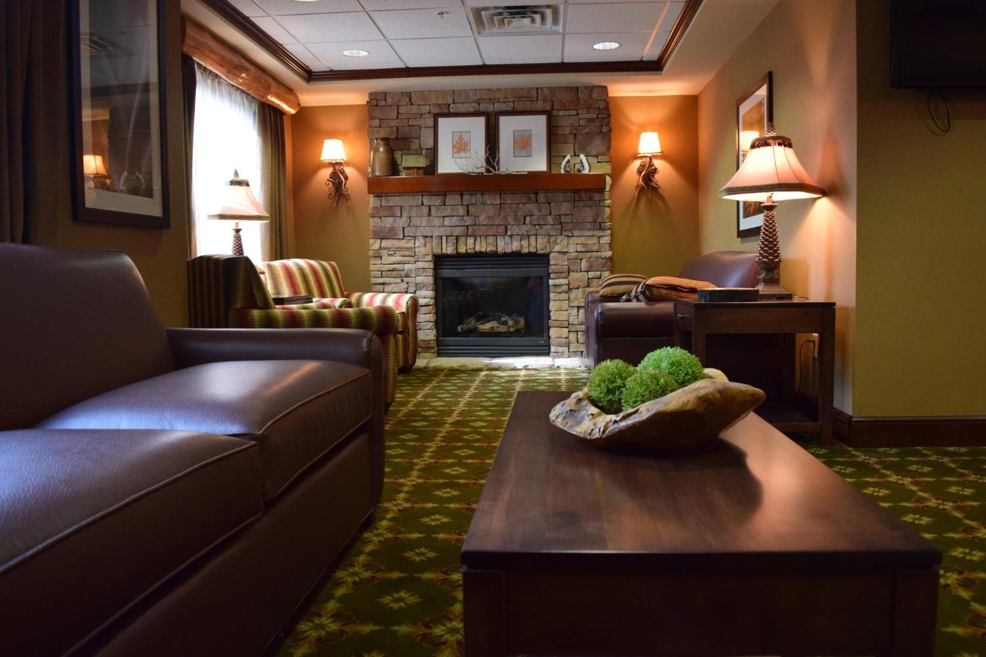 Holiday Inn Express Hocking Hills-Logan By Ihg Exterior photo