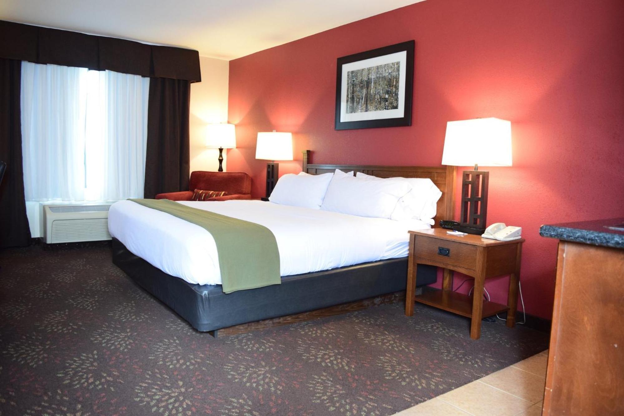 Holiday Inn Express Hocking Hills-Logan By Ihg Exterior photo