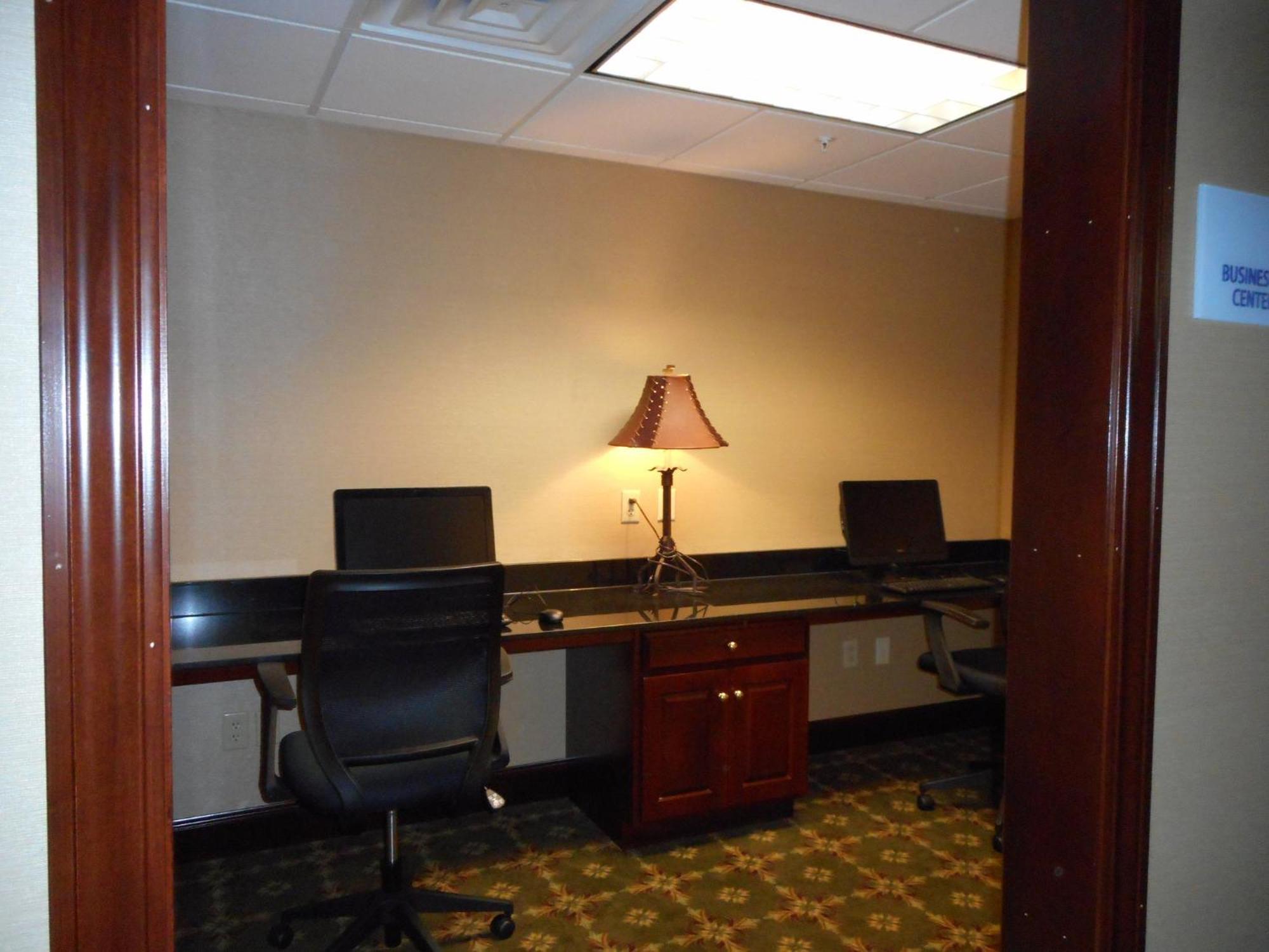 Holiday Inn Express Hocking Hills-Logan By Ihg Exterior photo