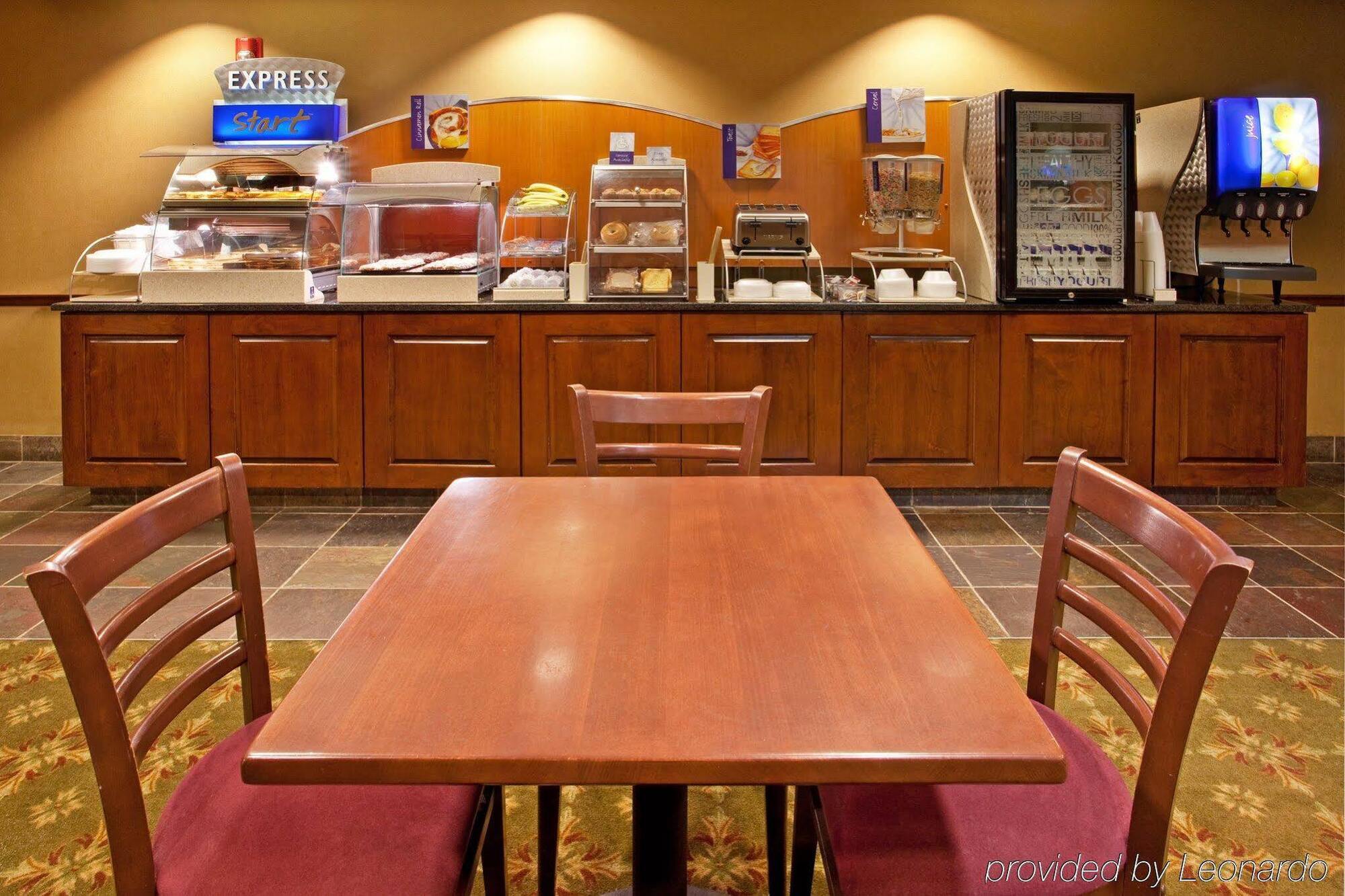 Holiday Inn Express Hocking Hills-Logan By Ihg Exterior photo